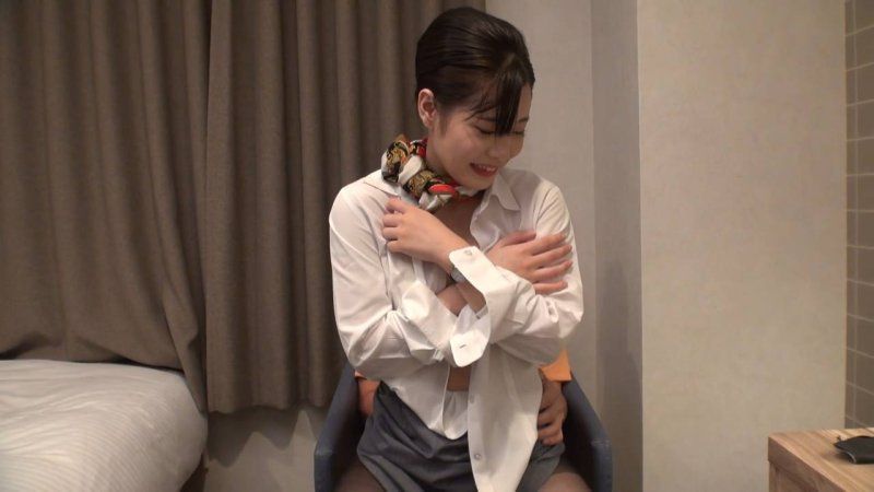 ※2月16日まで70％OFF【初撮り】外資系航空会社勤務 CA 24歳。憧れの黒パンスト美脚が素晴らしいキャビンアテンダントから最初で最後の筆下ろししてもらう様子を記録。中出しハメ撮り。